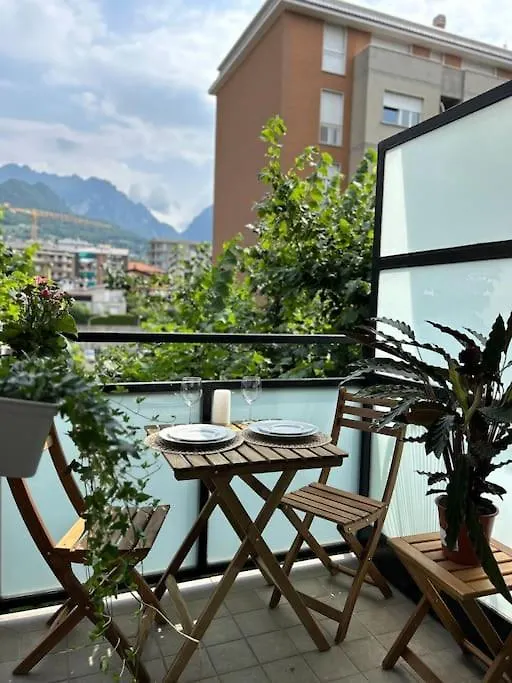 Sweat Home -New 5 Star- Holiday Home Lecco 0*,  Itália
